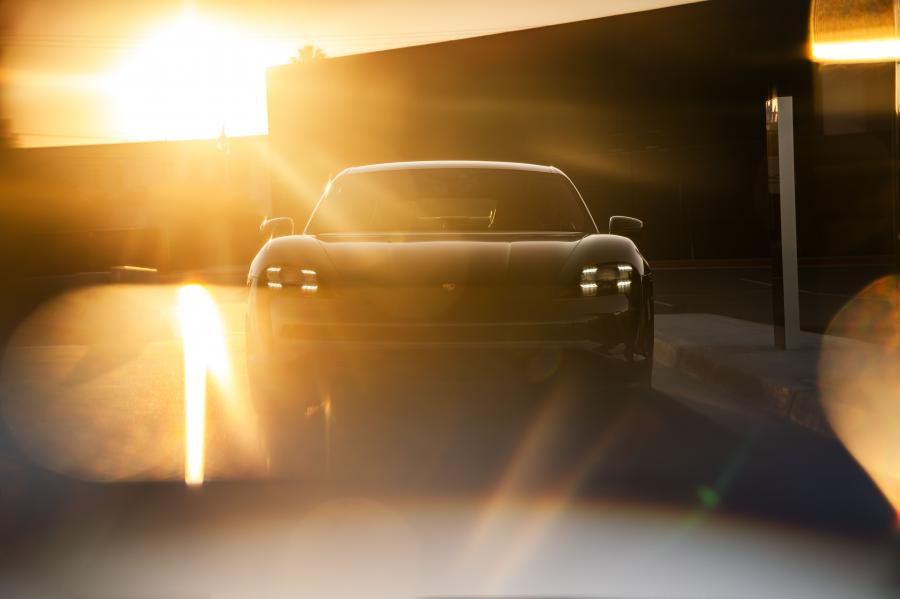  Porsche Taycan 4S 2020 года  (NA) (фото 6 из 29)